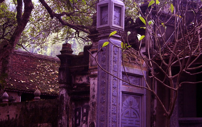 Danh thắng cổ tự Hàm Long tọa lạc tại phường Nam Sơn – TP Bắc Ninh tỉnh Bắc Ninh. Chùa được xây dựng vào thời Lý, là nơi tu hành của Thiền sư Dương Không Lộ.